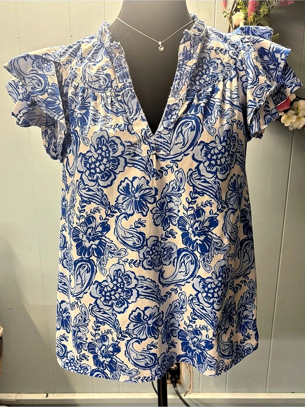 crown & ivy Floral Short Sleeve Blouse in Blue & White Size Small